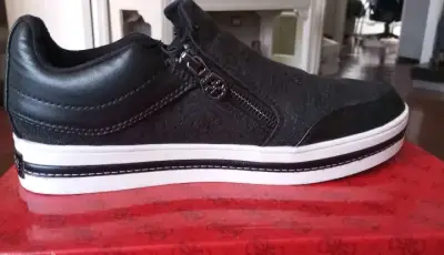 Zapatillas negras con cierre Guess - miniatura 4
