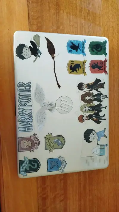 Portátil HP con stickers Harry Potter - miniatura 1