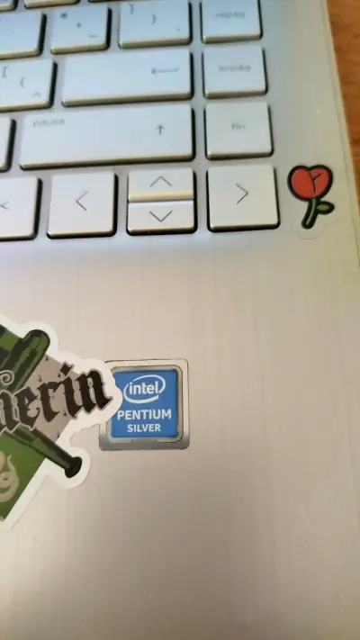 Portátil HP con stickers Harry Potter - miniatura 4