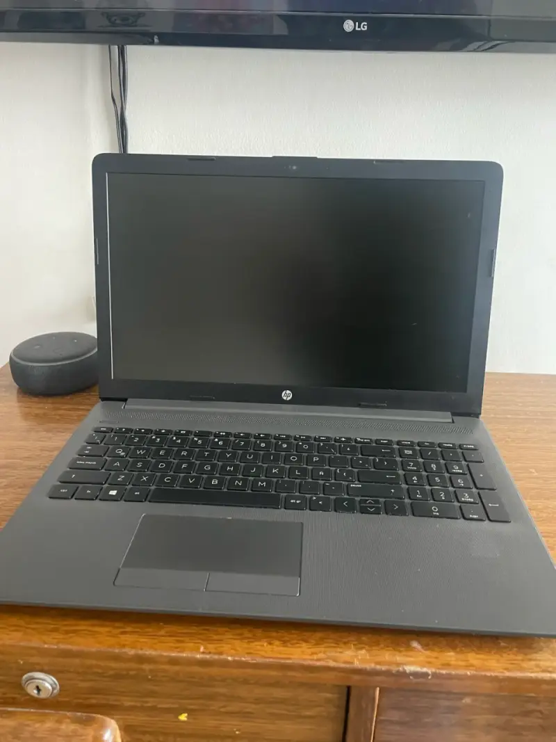 Laptop HP negra 15 pulgadas - 1