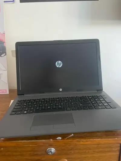 Laptop HP negra 15 pulgadas - miniatura 5