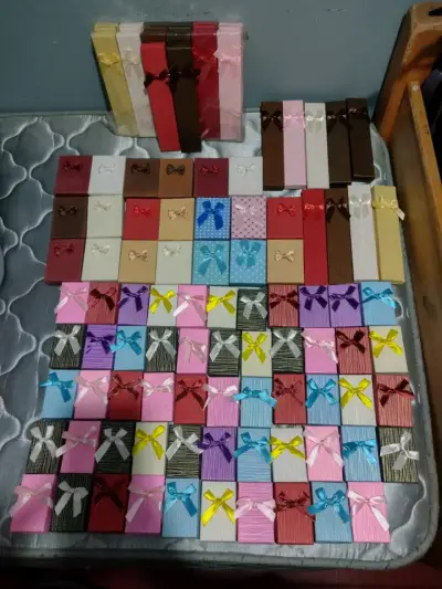 Cajas de regalo con lazo - miniatura 1