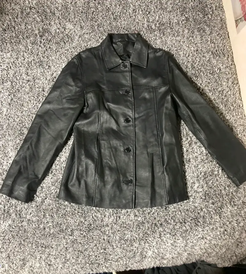 Chaqueta negra de cuero - 1