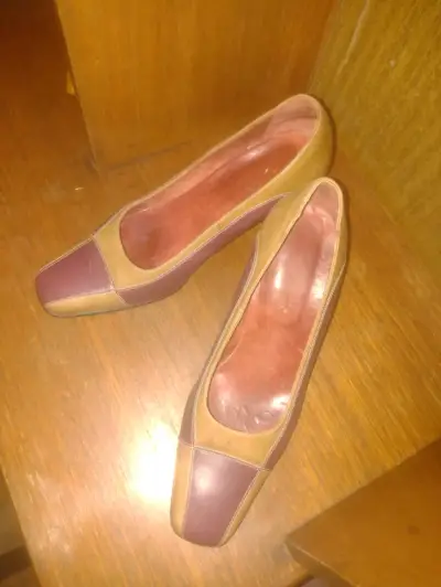 Zapatos de tacón bicolor vintage - miniatura 2