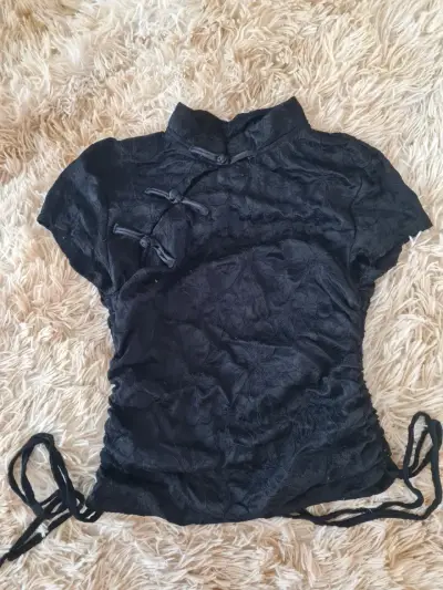 Blusa negra estilo oriental - miniatura 1