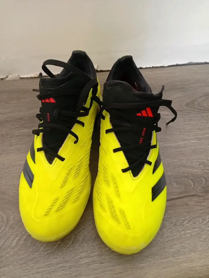 Zapatos deportivos amarillos - 1