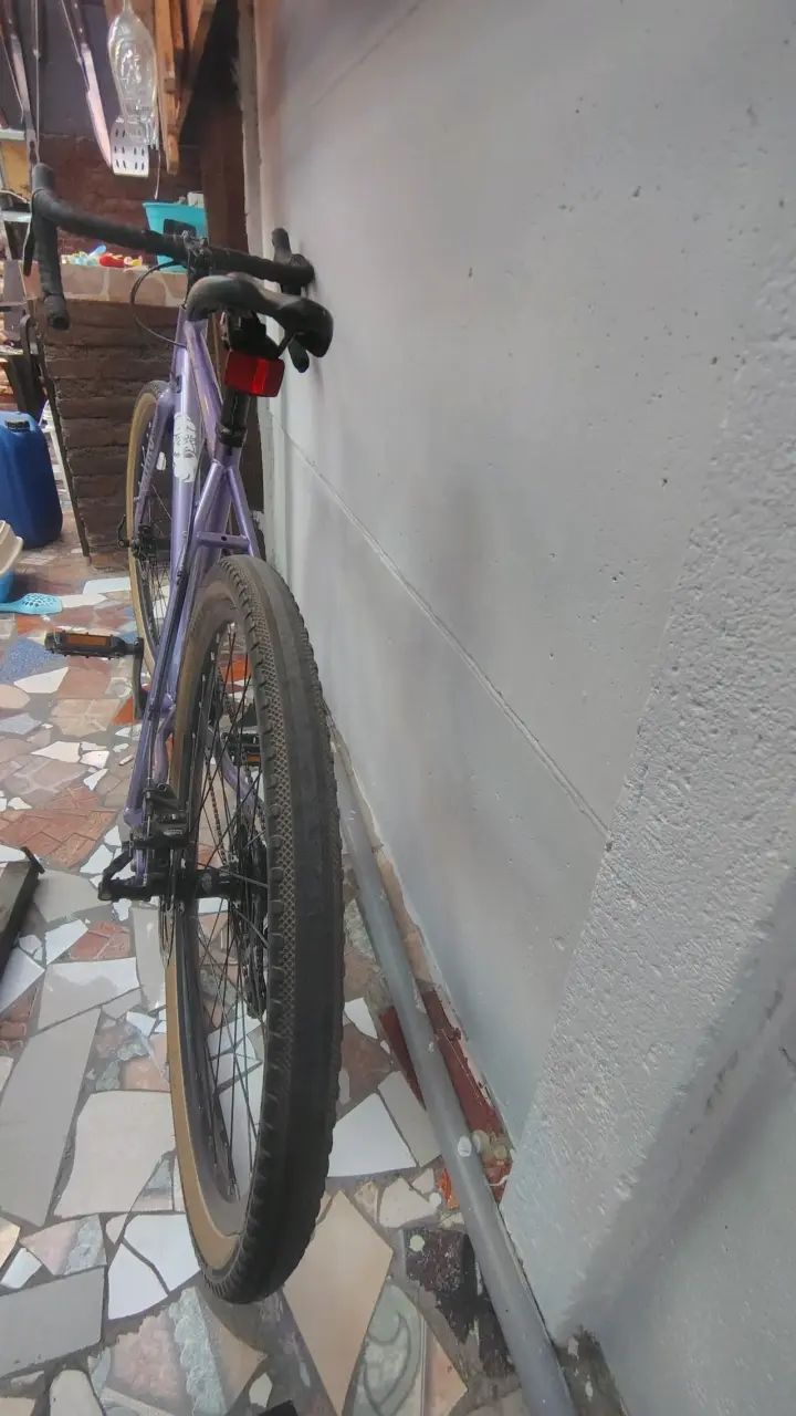 Bicicleta de carretera morada - 2