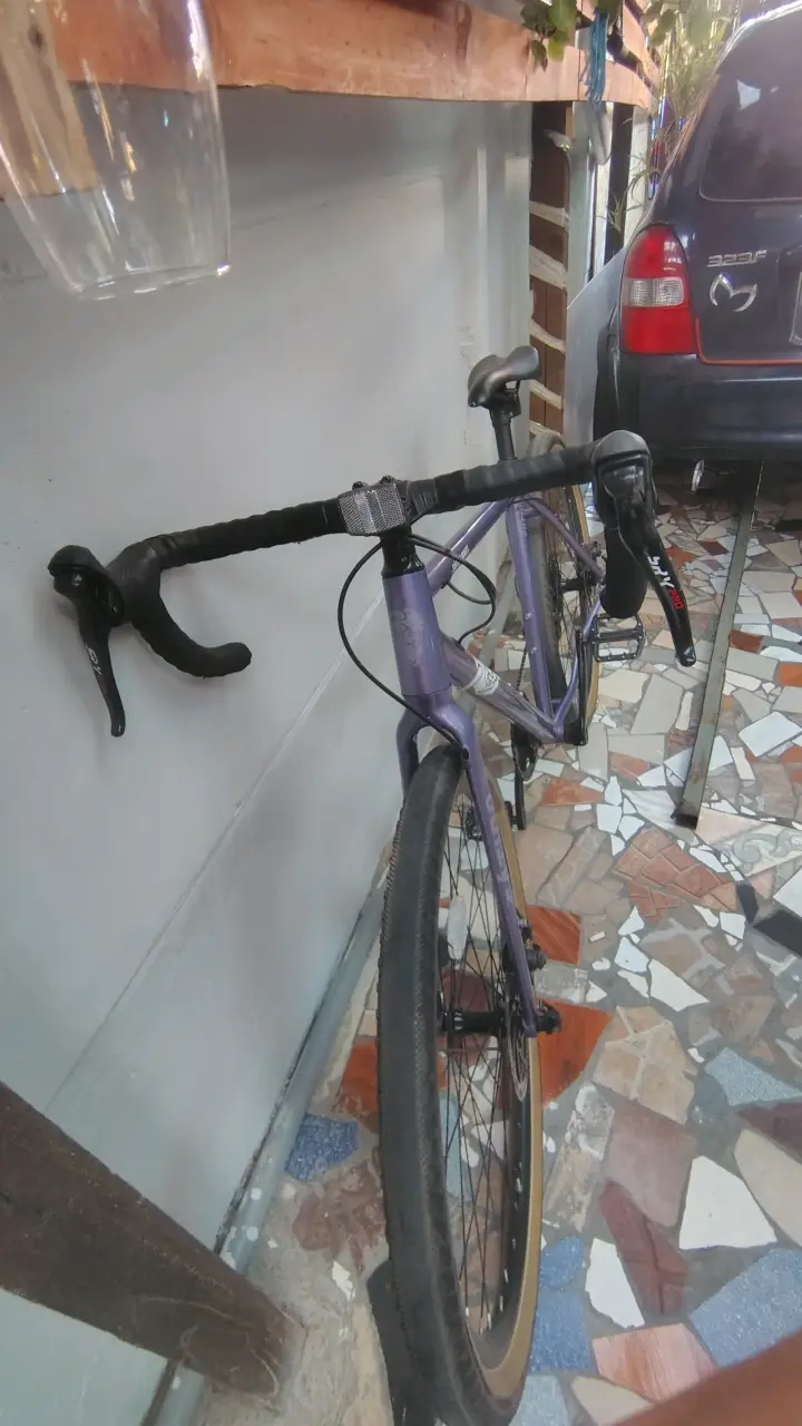 Bicicleta de carretera morada - 3