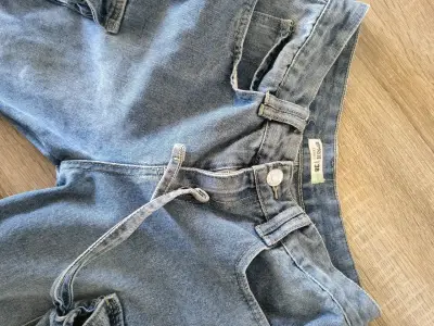 Jeans azul cargo mujer - miniatura 2