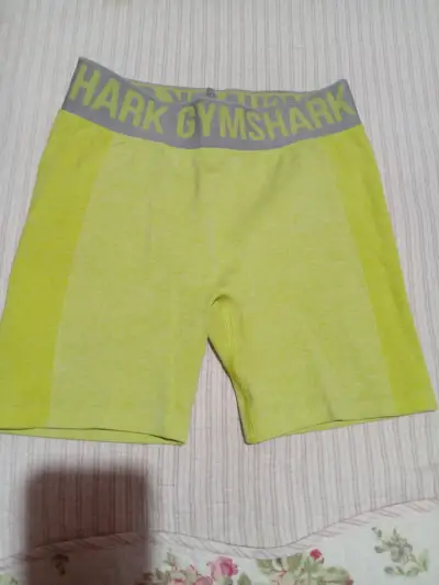 Shorts deportivos Gymshark amarillos - miniatura 1