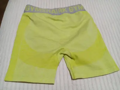 Shorts deportivos Gymshark amarillos - miniatura 2