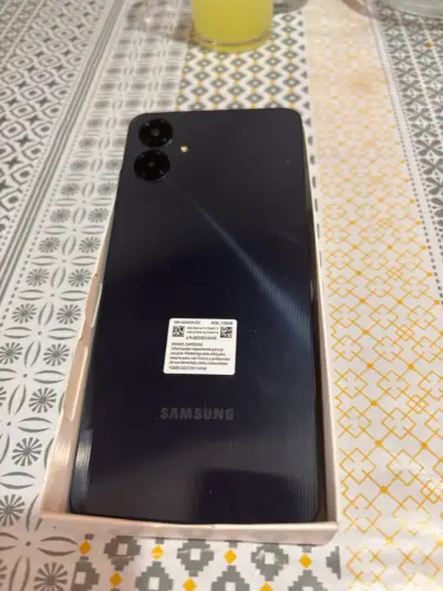 Samsung Galaxy A06 en caja - miniatura 2
