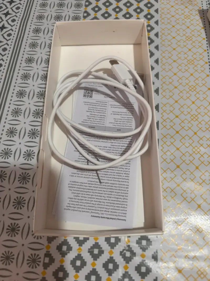 Samsung Galaxy A06 en caja - 3