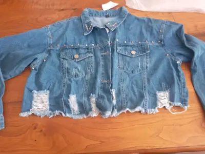 Chaqueta de mezclilla con tachas - miniatura 1