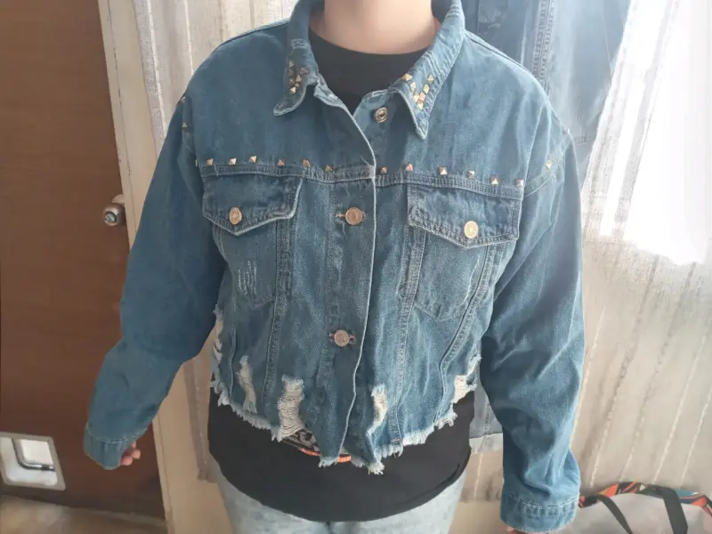 Chaqueta de mezclilla con tachas - 2