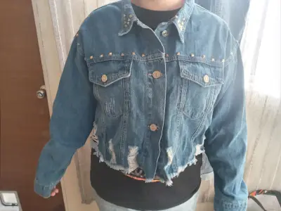 Chaqueta de mezclilla con tachas - miniatura 3