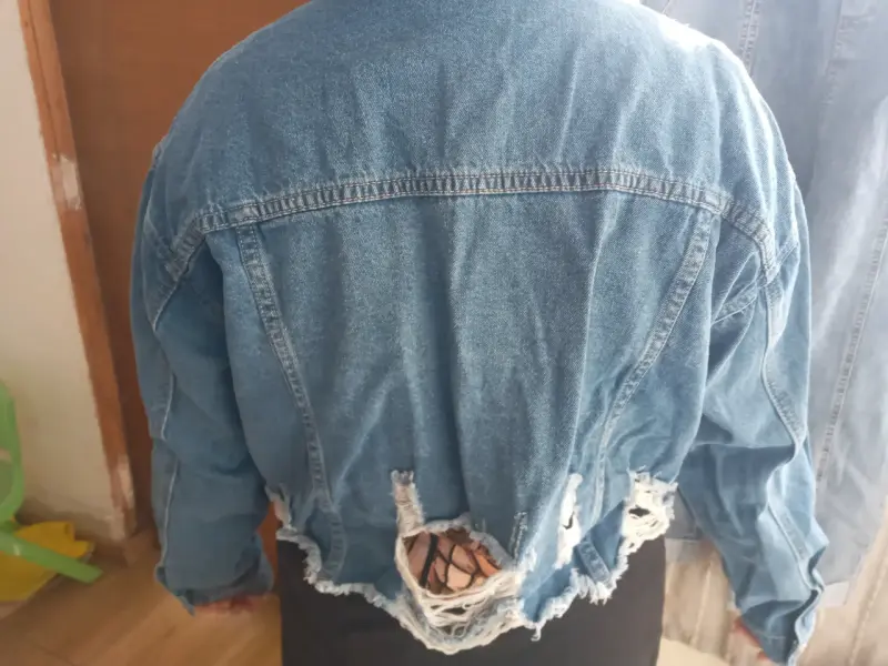 Chaqueta de mezclilla con tachas - 4