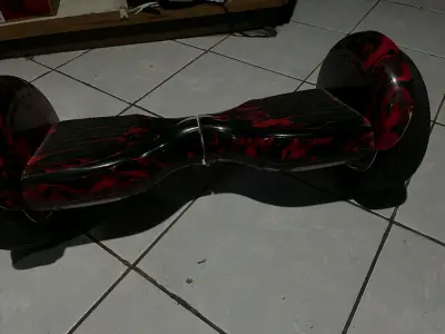 Hoverboard eléctrico rojo y negro - miniatura 3