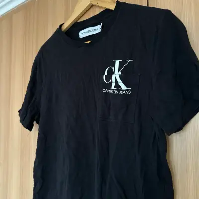 POLERA CALVIN KLEIN - miniatura 2