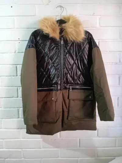 Parka acolchada con cuello peludo - miniatura 1