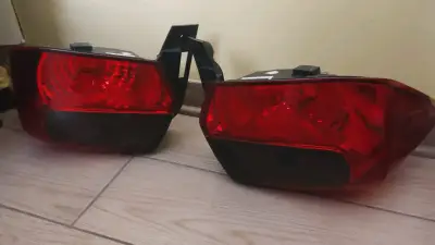 Focos traseros RH y LH - miniatura 2