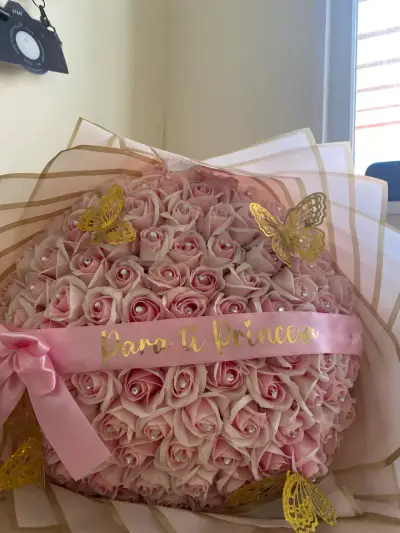 Ramo de rosas de jabón con mariposas - miniatura 3