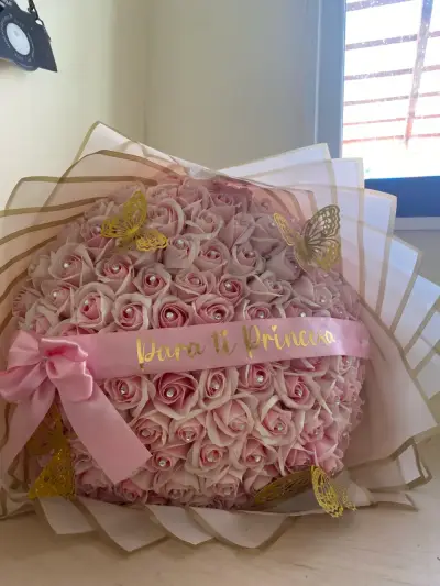 Ramo de rosas de jabón con mariposas - miniatura 4