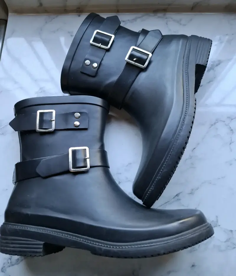 Botas de agua negras con hebillas - 3