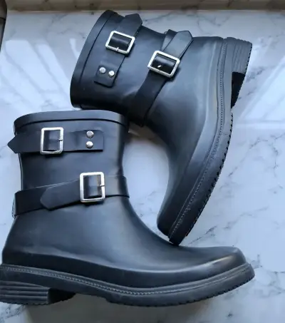 Botas de agua negras con hebillas - miniatura 4
