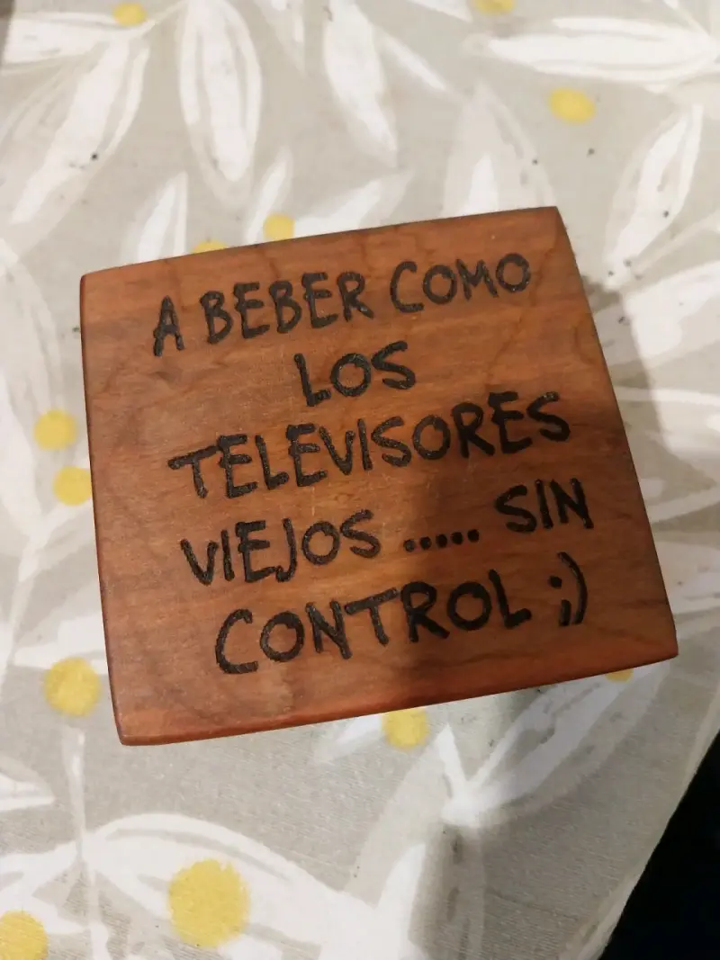 Posavasos de madera con frase - 1