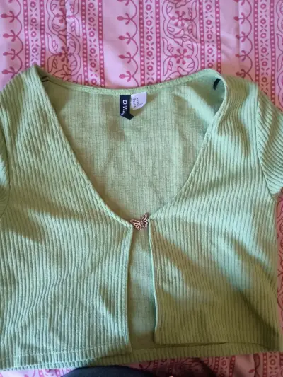 Top verde con broche mariposa - miniatura 1