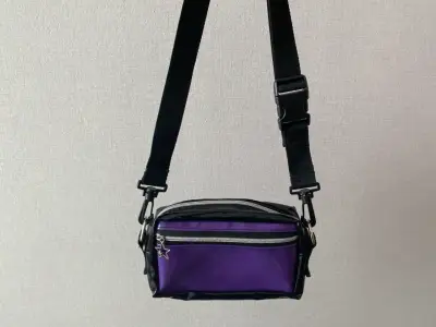 Cartera morada con correa - miniatura 3