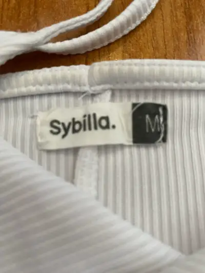 Top blanco con tiras ajustables - miniatura 2