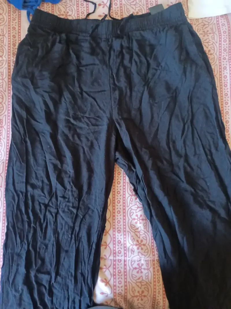 Pantalones negros cómodos - 1
