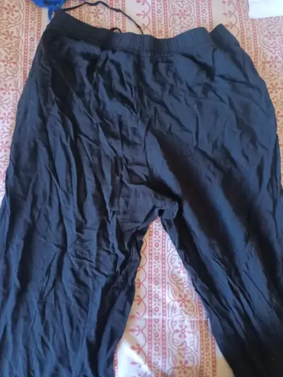 Pantalones negros cómodos - miniatura 2