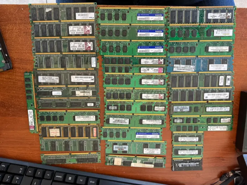 Lote de memorias RAM usadas - 1
