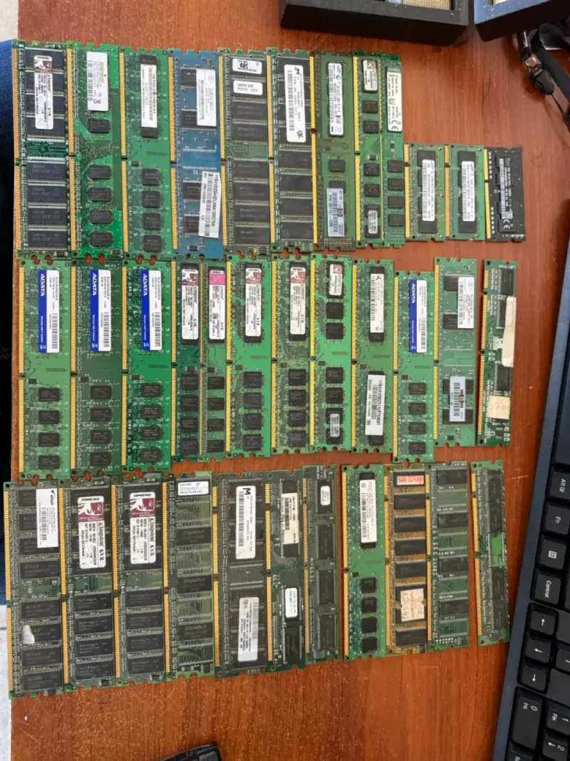 Lote de memorias RAM usadas - 2