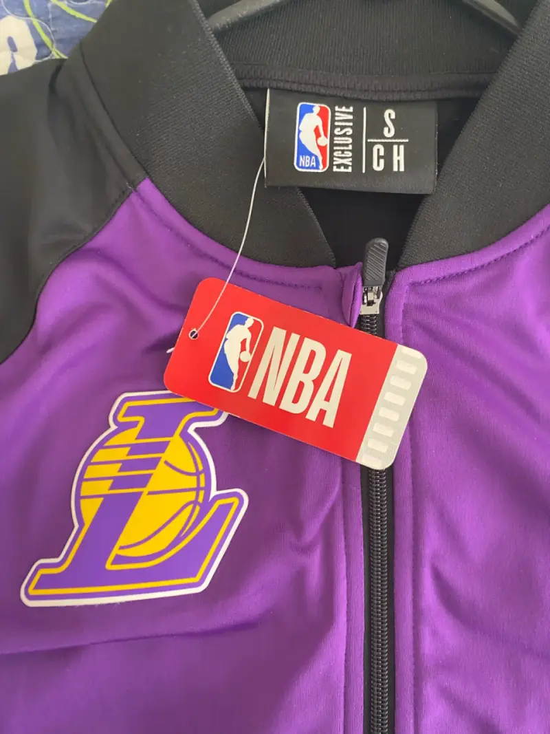 Chaqueta NBA Lakers morada. Talla S - 3
