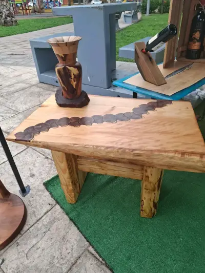 Mesa de madera artesanal - miniatura 1