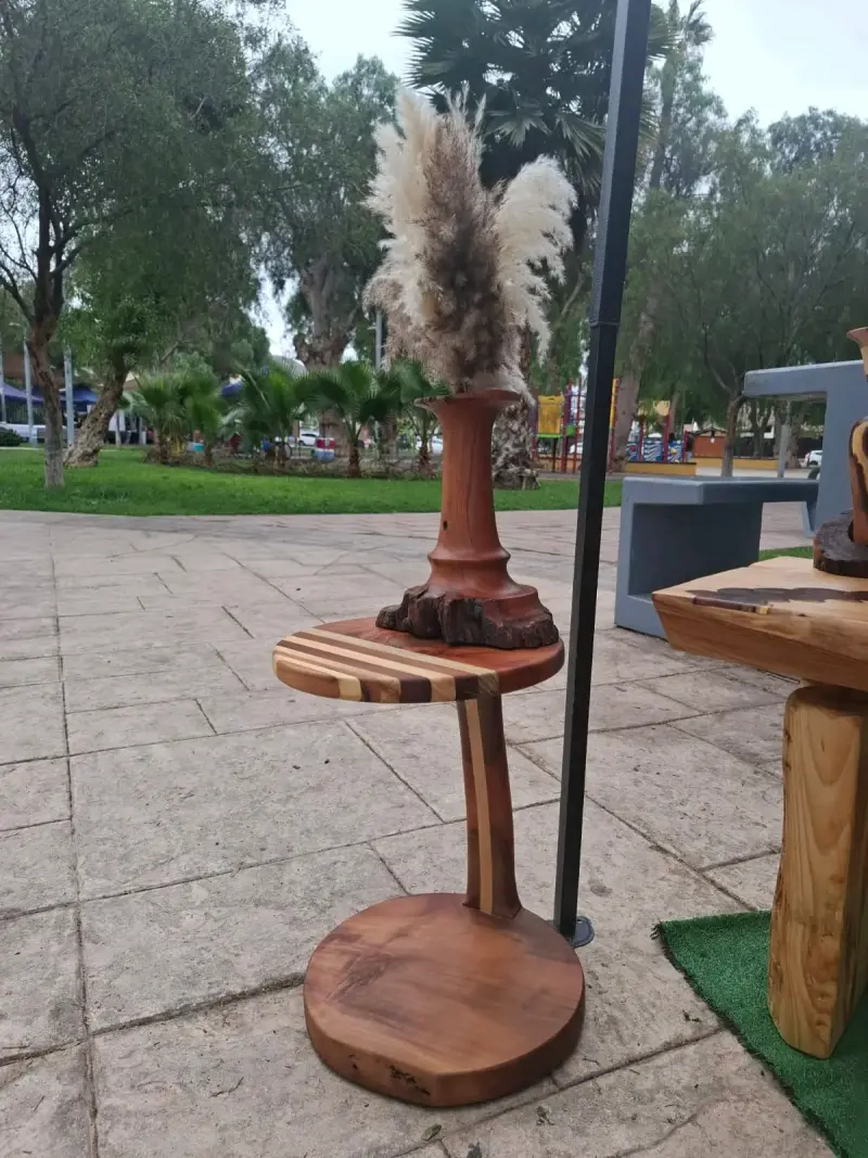 Mesa de madera artesanal - 2