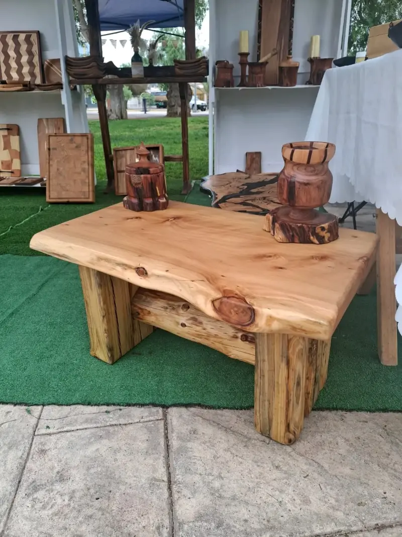 Mesa de madera artesanal - 3