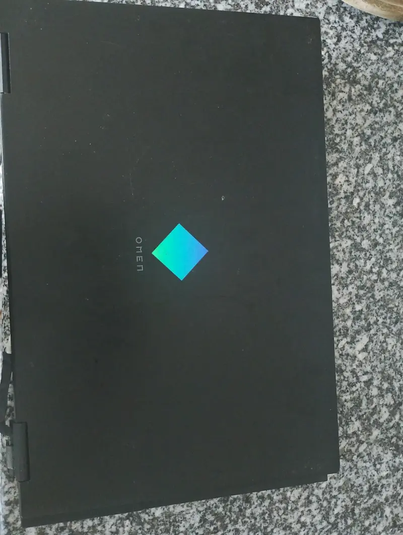 Laptop HP Omen negro solo Pantalla