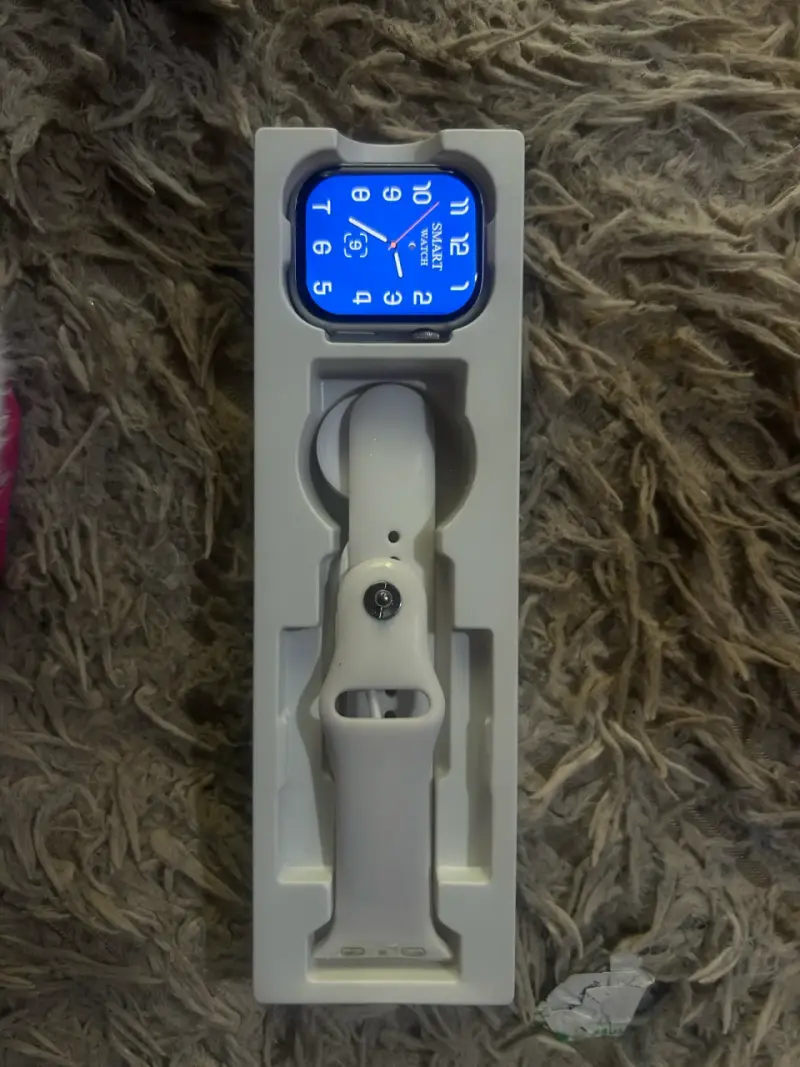 Smartwatch blanco en caja - 1