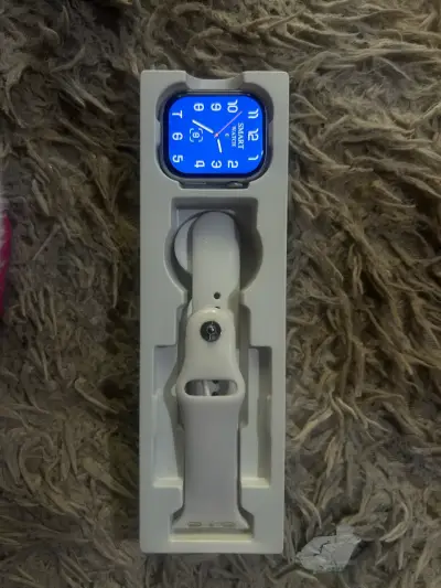 Smartwatch blanco en caja - miniatura 1