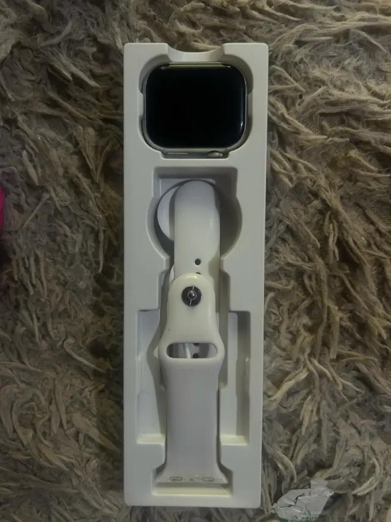 Smartwatch blanco en caja - 2