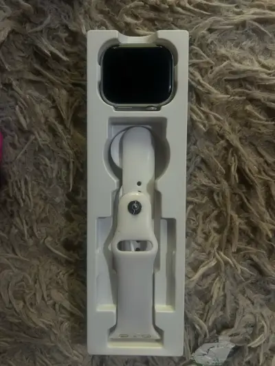Smartwatch blanco en caja - miniatura 2
