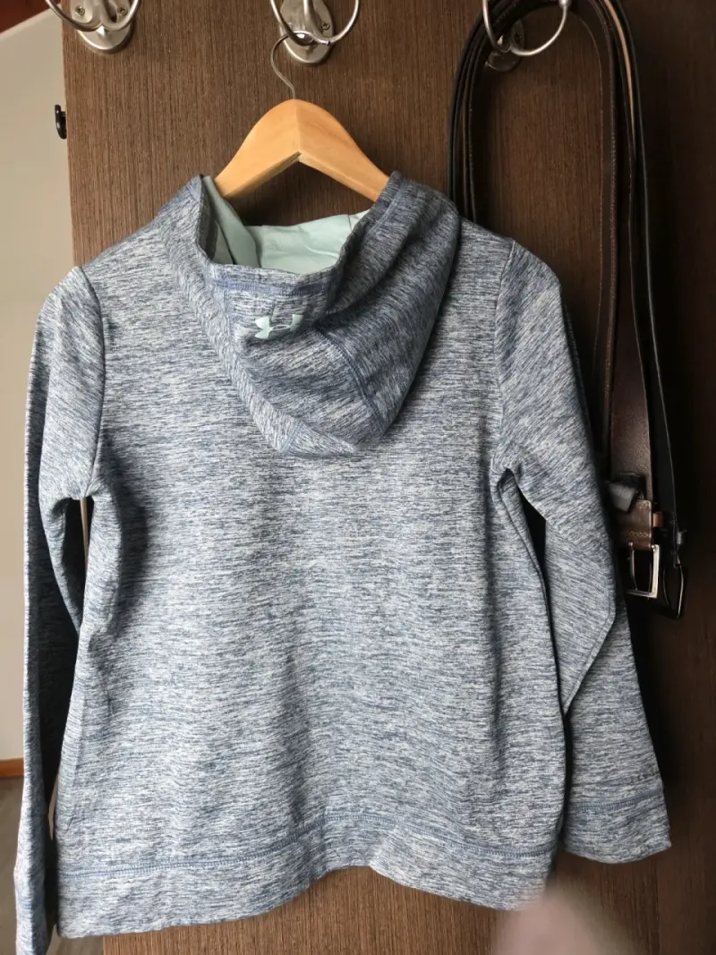 Polerón gris con logo - 2