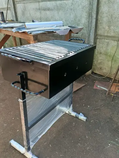 Parrilla de metal negra - miniatura 1