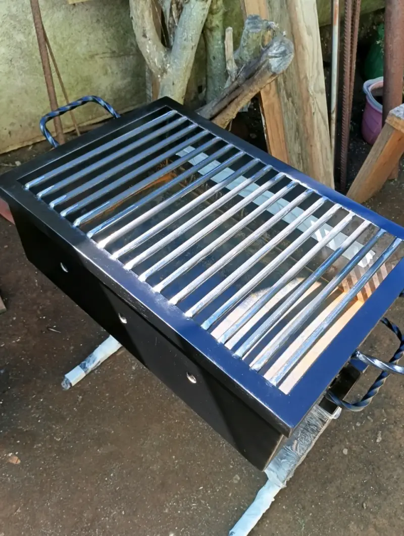 Parrilla de metal negra - 2