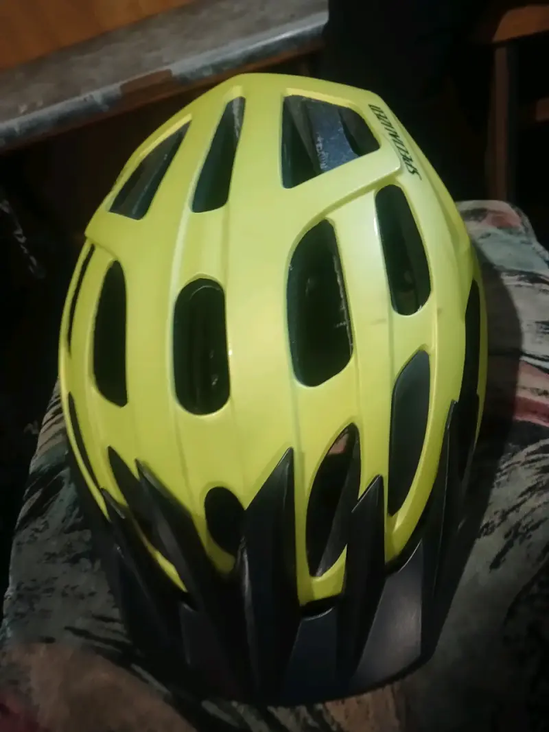 Casco de ciclismo amarillo - 3